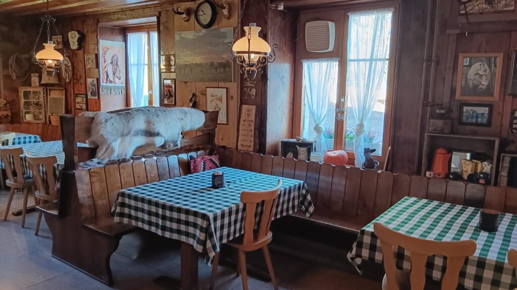 Salle du restaurant de La Bise de Cortébert
